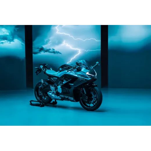 CFMOTO 675SR-R ŠEDÁ E5+