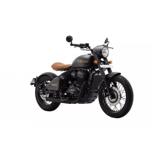 JAWA PÉRÁK ČERNÁ