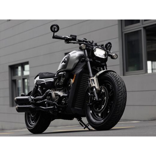 QJMOTOR SRV 600V STŘÍBRNÁ