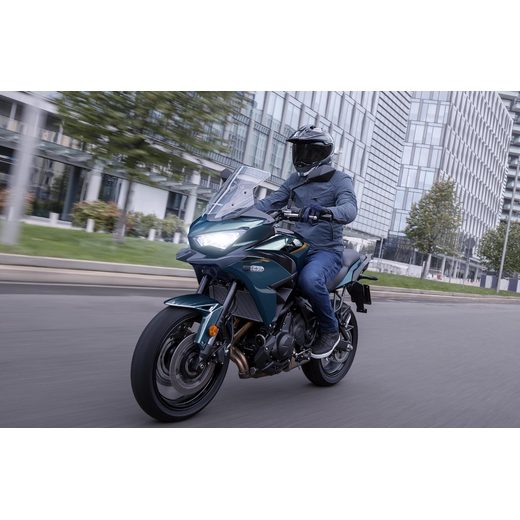 KAWASAKI VERSYS 650 MY26 METALLIC SPARK BLACK / METALLIC MATTE CARBON GRAY