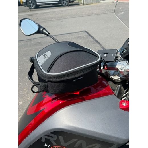 OBJÍMKA PRO ÚCHYT TANKRUKSAKU GIVI A KAPPA "TANKLOCK" NA VÍČKO NÁDRŽE JAWA SRAMBLER 500