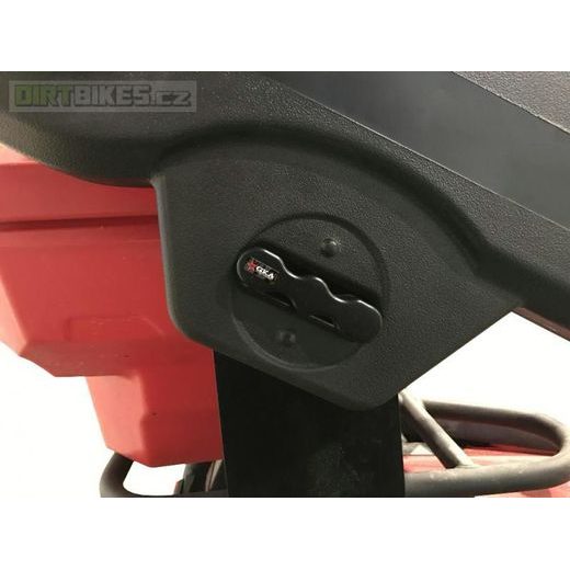 UZAMYKACÍ POUZDRO NA PUŠKU, VČETNĚ DRŽÁKŮ A POLSTOVANÉHO OBALU. VÝROBA GKA RUSKO