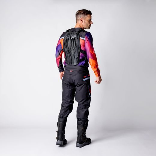 CHRÁNIČ HORNÍ ČÁSTI TĚLA IXS IXS HEX 482-510-3701 ČERNÝ L/XL