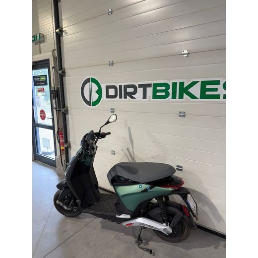 PIAGGIO 1 ACTIE-PŘEDVÁDĚCÍ SKÚTR-BAZAR