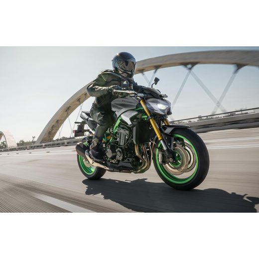 KAWASAKI Z900 SE MY26 METALLIC MATTE GRAPHITE GRAY / METALLIC MATTE CARBON GRAY+VÝFUK SC PROJECT ZDARMA