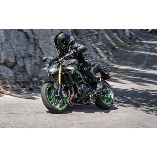 KAWASAKI Z900 SE MY26 METALLIC MATTE GRAPHITE GRAY / METALLIC MATTE CARBON GRAY+VÝFUK SC PROJECT ZDARMA