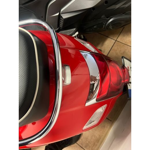 ZADNÍ MADLO SPOLUJEZDCE - VESPA GTS 125