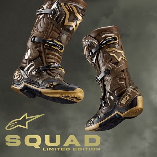 ALPINESTARS BOTY TECH 10 LIMITOVANÁ EDICE SQUAD (TMAVĚ HNĚDÁ/ZLATÁ/ČERNÁ) 2023