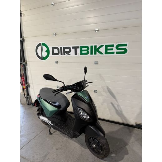 PIAGGIO 1 ACTIE-PŘEDVÁDĚCÍ SKÚTR-BAZAR