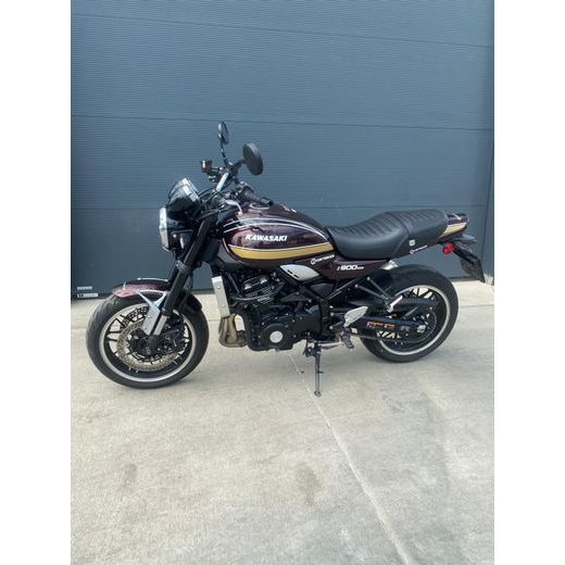 KAWASAKI Z900 RS - PŘEDVÁDĚCÍ MOTORKA