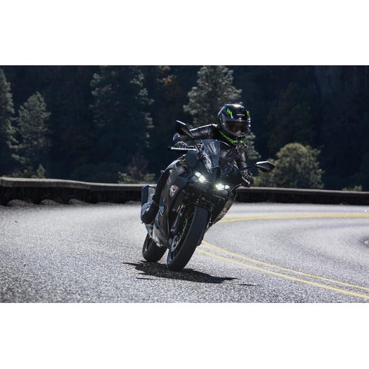 KAWASAKI NINJA 500 MY26 METALLIC FLAT SPARK BLACK / METALLIC SPARK BLACK