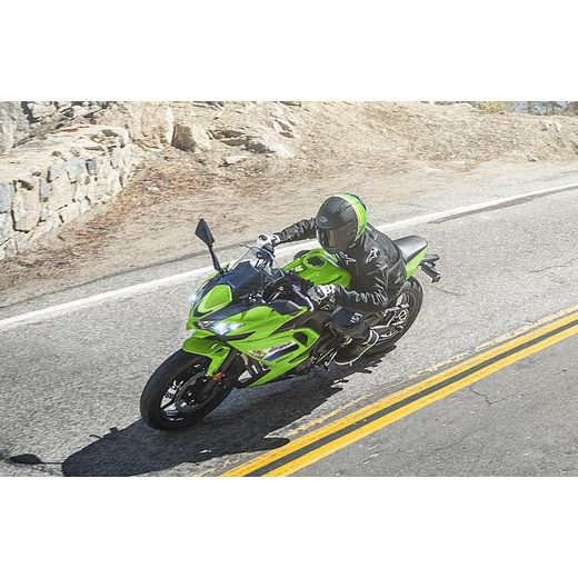 KAWASAKI NINJA 650 MY26 METALLIC FLAT SPARK BLACK / METALLIC CARBON GRAY