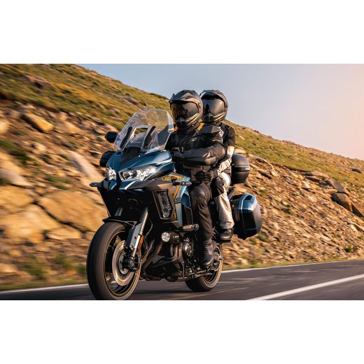 KAWASAKI VERSYS 1100 SE MY26 EMERALD BLAZED GREEN / METALLIC DIABLO BLACK