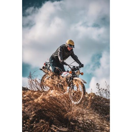 PŘILBA ESO FORTY NINE, CASSIDA (KRÉMOVÁ/ČERNÁ) 2024