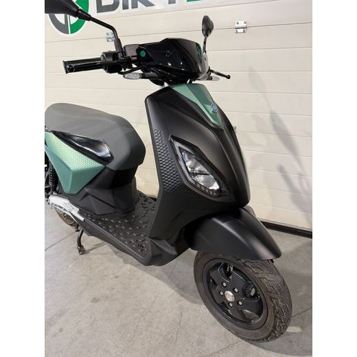 PIAGGIO 1 ACTIE-PŘEDVÁDĚCÍ SKÚTR-BAZAR