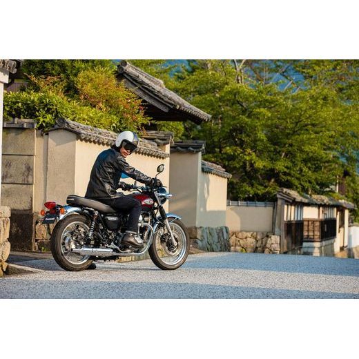 KAWASAKI W800 MY24 METALLIC DIABLO BLACK / EBONY