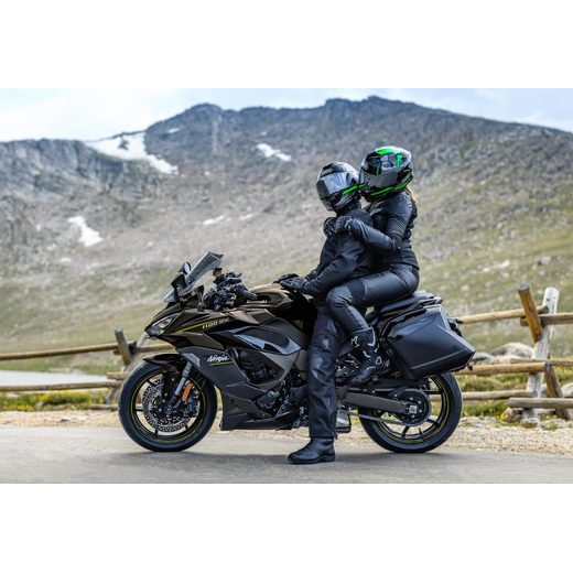 KAWASAKI NINJA 1100SX MY26 METALLIC BRILLIANT GOLDEN BLACK / METALLIC CARBON GRAY