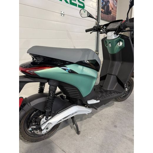 PIAGGIO 1 ACTIE-PŘEDVÁDĚCÍ SKÚTR-BAZAR