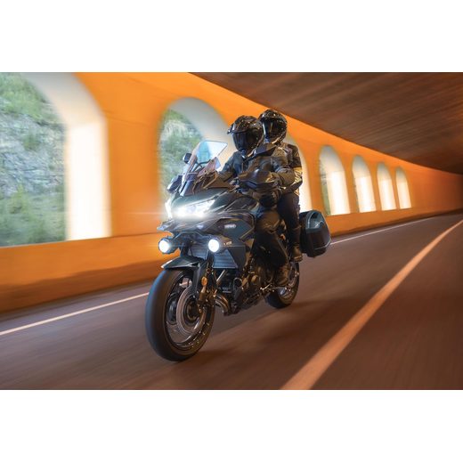 KAWASAKI VERSYS 650 MY26 METALLIC SPARK BLACK / METALLIC MATTE CARBON GRAY