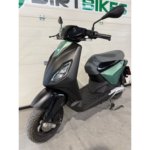 PIAGGIO 1 ACTIE-PŘEDVÁDĚCÍ SKÚTR-BAZAR