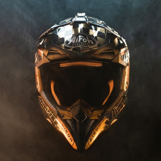 PŘILBA AIROH AVIATOR 3.0 "TC 222 THE LEGEND" (ČERNÁ/ZLATÁ) 2023