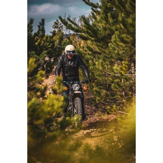 PŘILBA ESO FORTY NINE, CASSIDA (KRÉMOVÁ/ČERNÁ) 2024