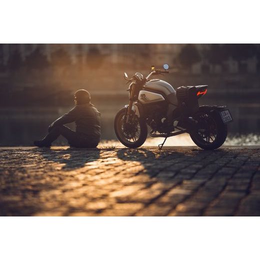 CFMOTO 700CL-X HERITAGE ČERNÁ