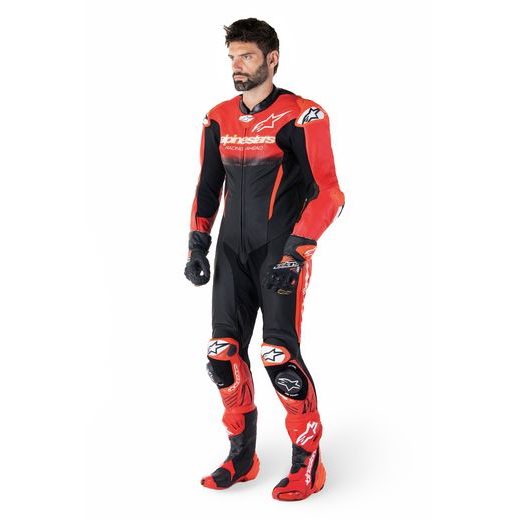 JEDNODÍLNÁ KOMBINÉZA GP-R7, TECH-AIR READY/KOMPATIBILNÍ, ALPINESTARS (ČERNÁ/ČERVENÁ) 2025