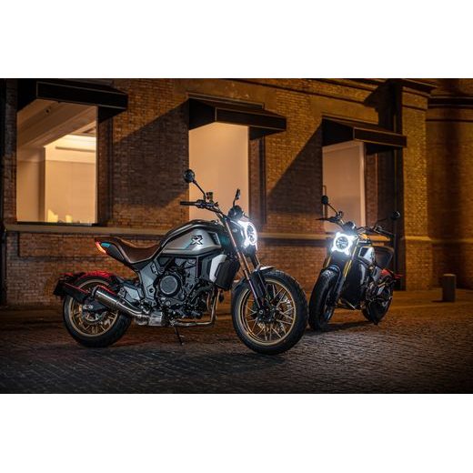 CFMOTO 700CL-X HERITAGE ČERNÁ