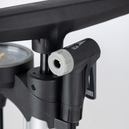 DÍLENSKÁ PUMPA AIRTRACK PRO 2.0 VČ. MĚRKY TLAKU, OXFORD (PLÁŠŤ PUMPY Z OCELI)