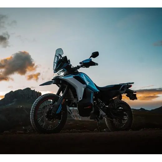 CFMOTO 800MT-X BLACK ZADNÍ BOX NEBO BRAŠNA ZDARMA