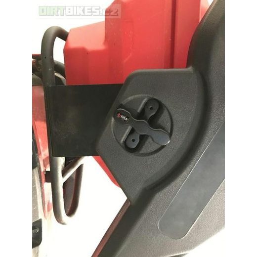 UZAMYKACÍ POUZDRO NA PUŠKU, VČETNĚ DRŽÁKŮ A POLSTOVANÉHO OBALU. VÝROBA GKA RUSKO