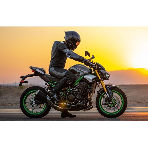 KAWASAKI Z900 SE MY26 METALLIC MATTE GRAPHITE GRAY / METALLIC MATTE CARBON GRAY+VÝFUK SC PROJECT ZDARMA