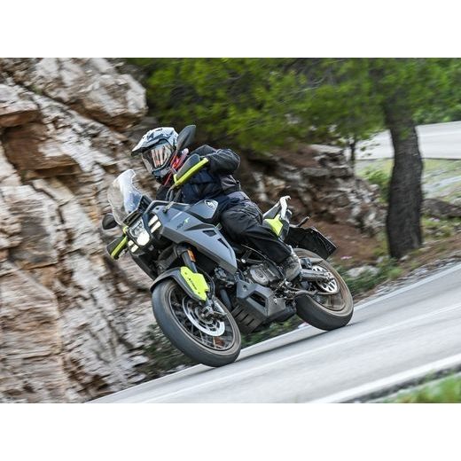 QJMOTOR SVT 650X ČERNÁ