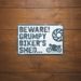 PLECHOVÁ CEDULE BEWARE, OXFORD (ŠEDÁ/ČERNÁ, ROZMĚR 30 X 20 CM)