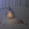 ZAZU Tučňák PHOEBE Šumící zvířátko s nočním světlem a hlasovým rekordérem