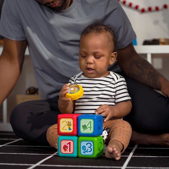 Baby Einstein Connectables Hračka magnetické kostky s aktivitami Add & Stack 6 ks, 6m+