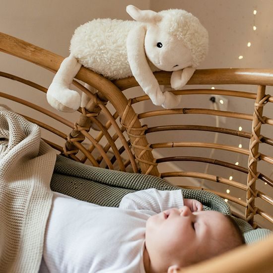 Whisbear® Šumící ovečka se světlem, ukolébavkami a senzorem pláče