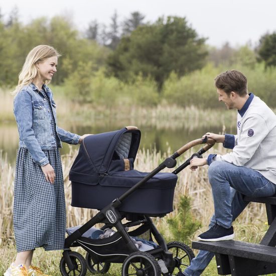 Emmaljunga NXT carrycot outdoor navy 2022