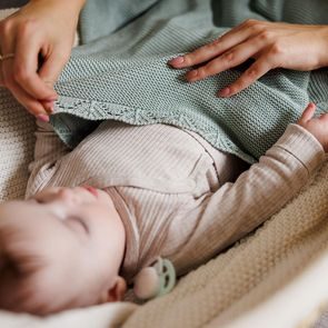 BabyOno Pletená dětská deka s beránkem RŮŽOVÁ