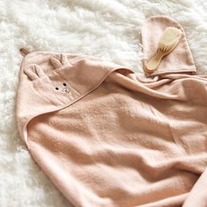 BabyOno Bambusová osuška s kapucí 100x100cm KRÉMOVÁ