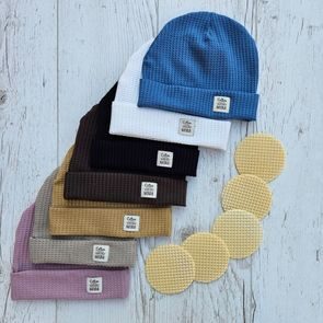 NINI Čepička zavazovací Méďa Pilot SVĚTLE HNĚDÁ