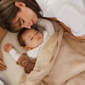 BabyOno Pletená dětská deka s beránkem RŮŽOVÁ