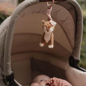 Tikiri Farm Chrastítko/kousátko z přírodní gumy KRAVIČKA