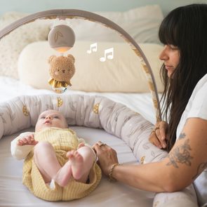 Taf Toys Spirála s medvídkem Bear Hugs