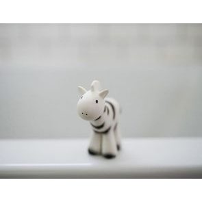 Tikiri Arctic Chrastítko/kousátko z přírodní gumy LEDNÍ MEDVĚD