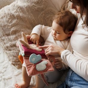 BabyOno Kontrastní závěsná hračka MYŠKA