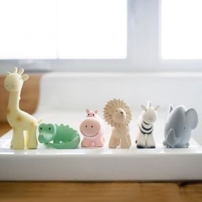 Tikiri Arctic Chrastítko/kousátko z přírodní gumy LEDNÍ MEDVĚD