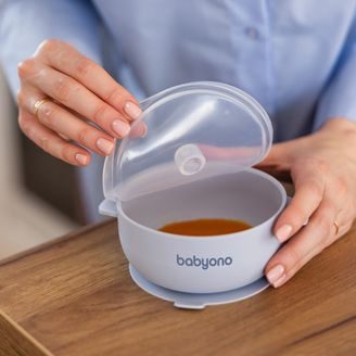 BabyOno Silikonový dělený talíř s přísavkou a víčkem BÉŽOVÁ