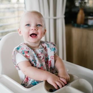 Canpol babies Silikonový bryndák s kapsou Dots BÉŽOVÝ